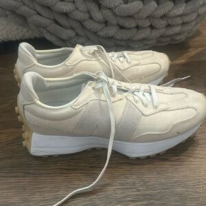 Barely worn 9.5 new balance